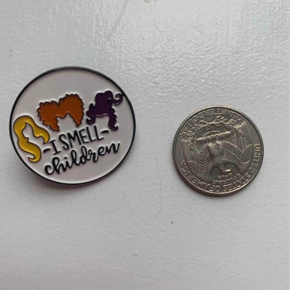 New “I smell children” Hocus Pocus inspired Halloween enamel pin - Picture 2 of 3